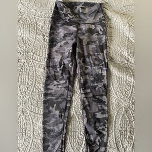Echt Force Scrunch Leggings size small - black camo